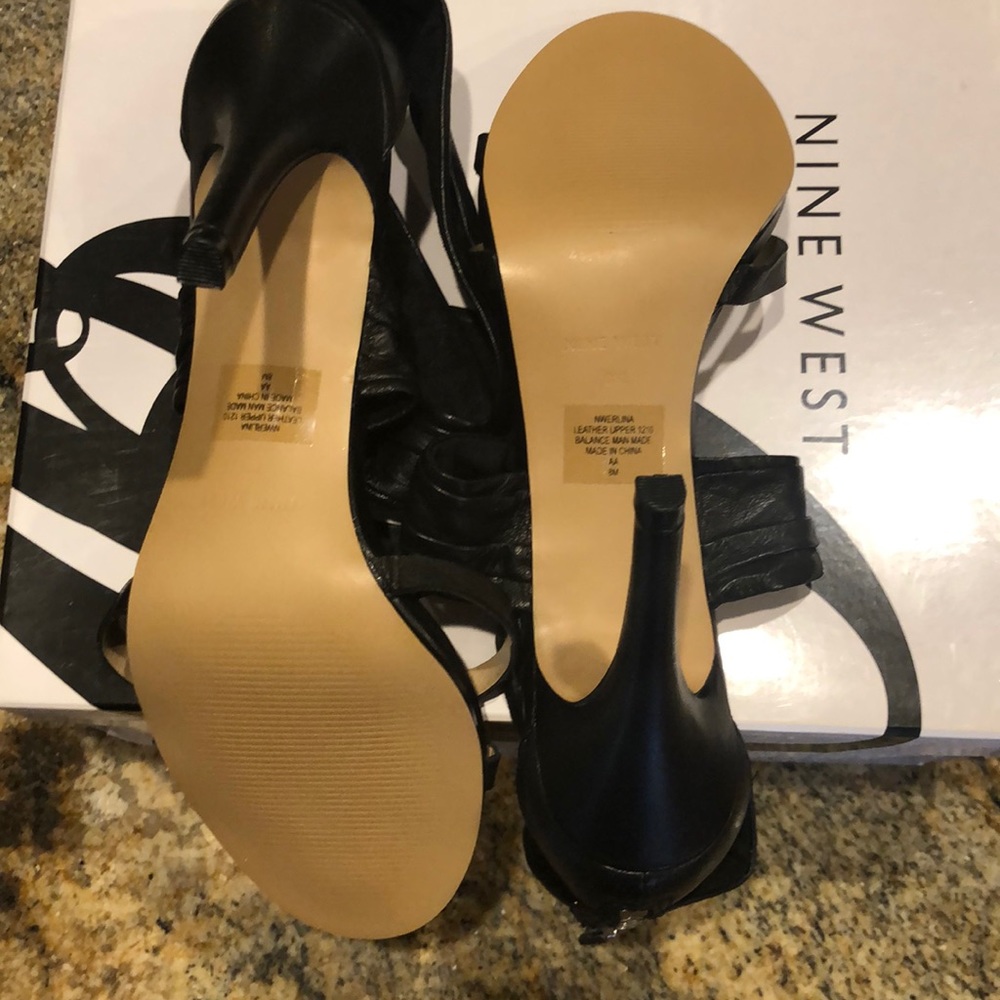 EUC LIKE NEW NINE WEST NWERLINA BLACK LEATHER STRAPPY HEELS IN BOX - Picture 4 of 15